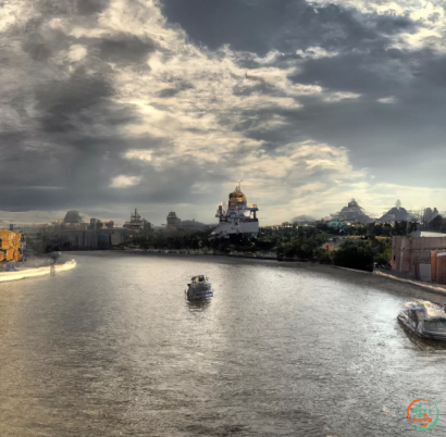 A river with boats on it and buildings in the back